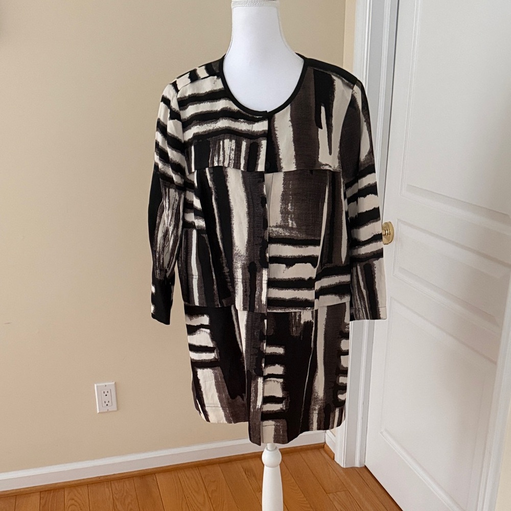 Per Se Black and Cream Silk-Linen Blend Abstract Long  Jacket/Blaze snap buttons
